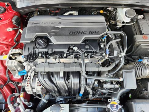 Certified 2025 Hyundai Elantra Sport FWD image 9