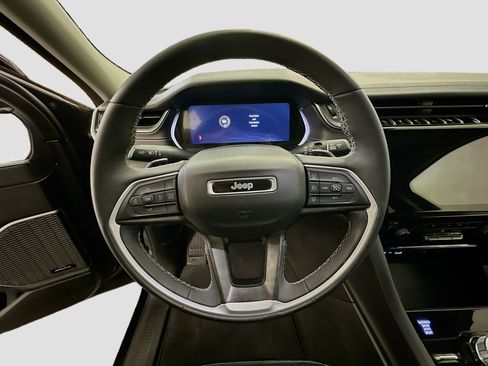 Used 2023 Jeep Grand Cherokee L Limited w/ Luxury Tech Group II image 18