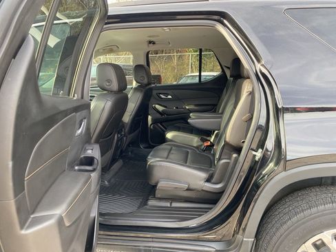 Used 2020 Chevrolet Traverse LT image 11