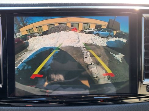 Used 2023 Chrysler Pacifica Touring-L image 13