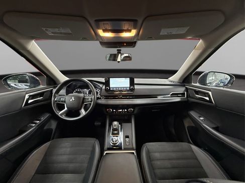 Used 2024 Mitsubishi Outlander SE image 28