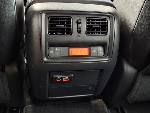 Used 2020 Nissan Pathfinder S image 24