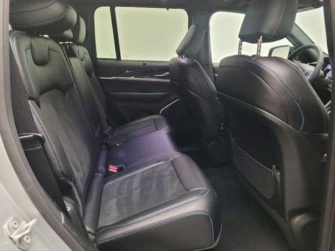 Used 2022 Jeep Grand Cherokee Trailhawk w/ Luxury Tech Group III AWD/4WD image 19