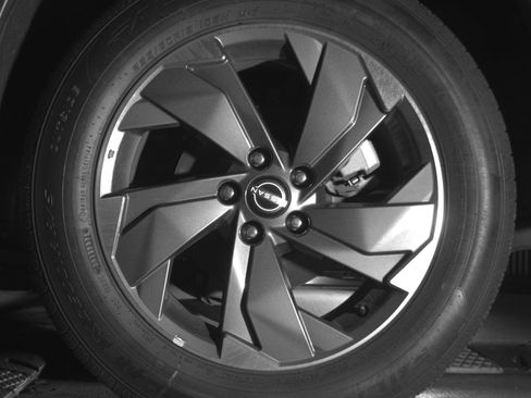 Used 2025 Nissan Rogue SV FWD image 14