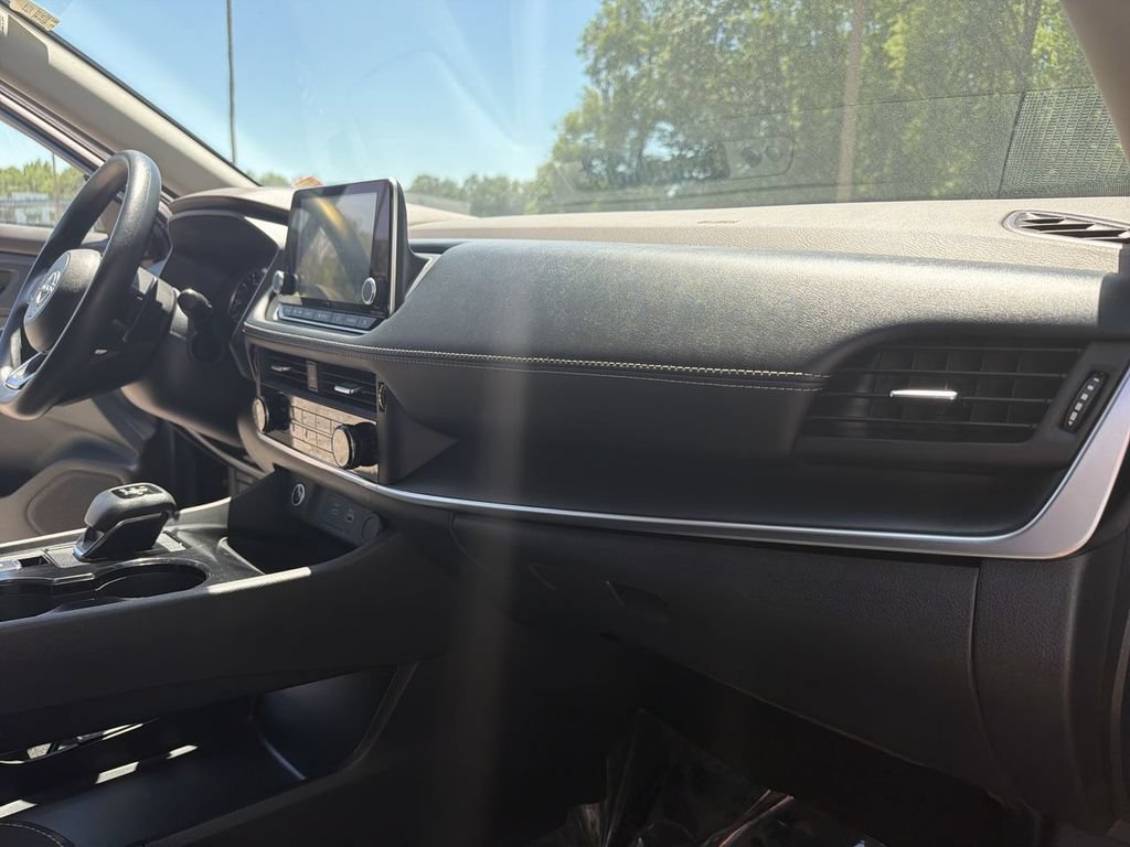 Used 2023 Nissan Rogue S AWD/4WD image 28