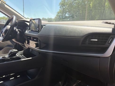 Used 2023 Nissan Rogue S AWD/4WD image 28