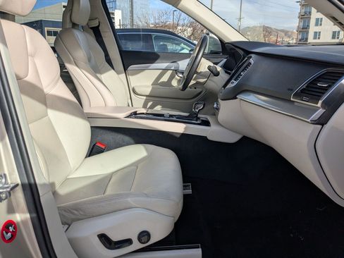 Used 2016 Volvo XC90 T5 Momentum image 30