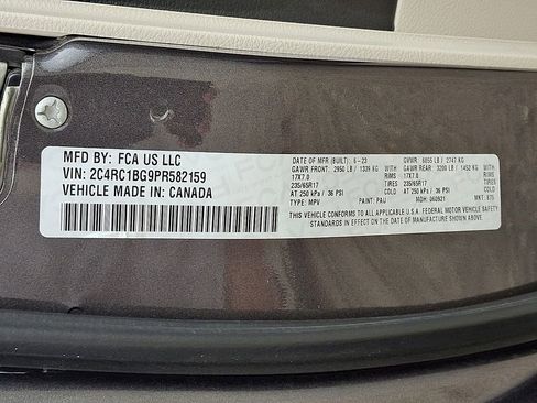 Used 2023 Chrysler Pacifica Touring-L FWD image 28