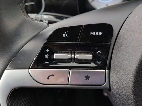 Used 2025 Hyundai Elantra SEL FWD image 21
