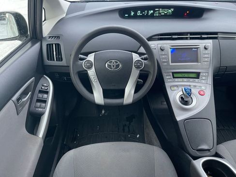 Used 2014 Toyota Prius Two image 2