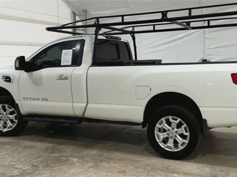 Used 2017 Nissan Titan SV image 6