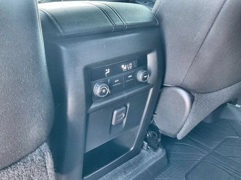 Used 2022 Chevrolet Traverse LT FWD image 29