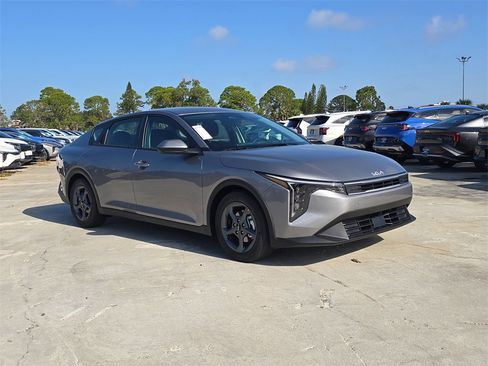 New 2025 Kia K4 LXS image 2