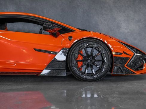 Used 2024 Lamborghini Revuelto AWD/4WD image 11