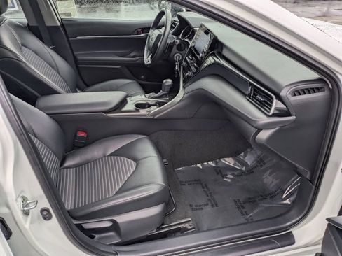 Used 2024 Toyota Camry SE image 5