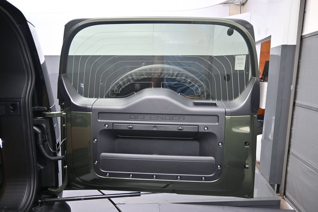New 2026 Land Rover Defender 110 X-Dynamic SE AWD/4WD image 16