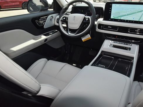 New 2026 Lincoln Aviator Reserve AWD/4WD image 16