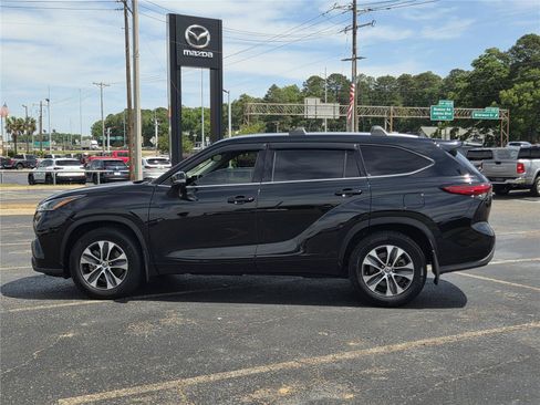 Used 2021 Toyota Highlander XLE FWD image 8