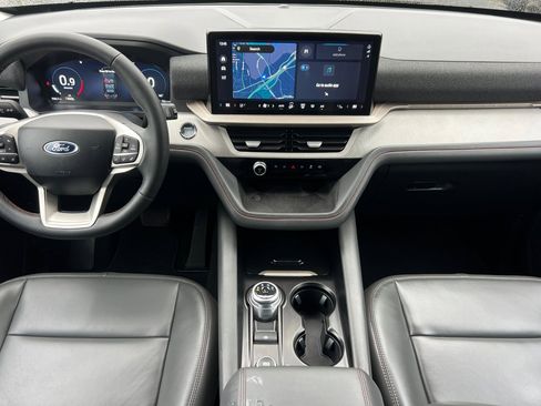 Used 2025 Ford Explorer Active w/ Active Comfort Package image 13