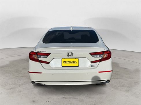 Used 2019 Honda Accord Touring image 4
