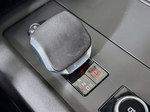 Used 2026 Land Rover Discovery S AWD/4WD image 17
