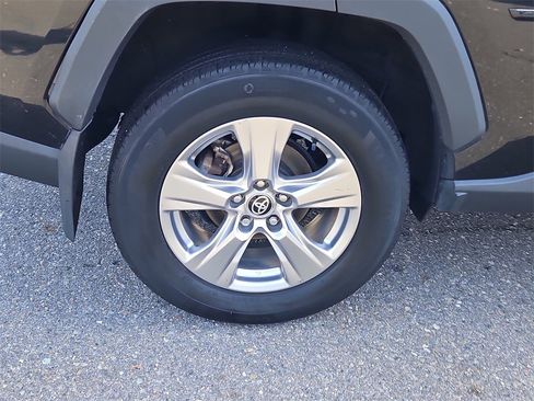 Used 2022 Toyota RAV4 XLE image 9