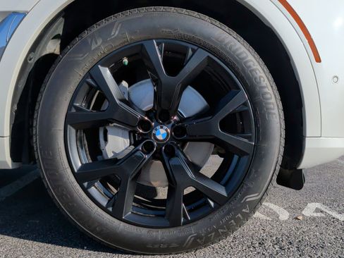 Used 2023 BMW X7 xDrive40i w/ Premium Package image 13