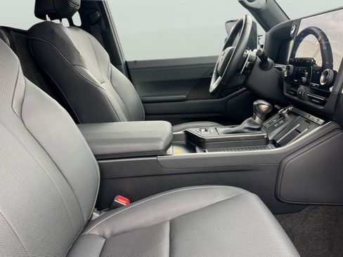 Used 2024 Lexus GX 550 image 20