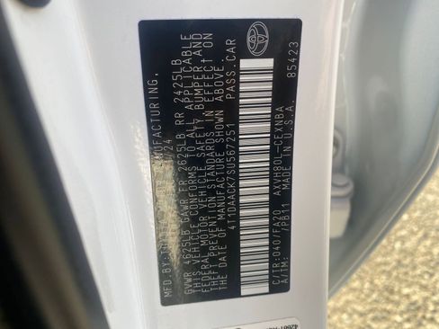 Used 2025 Toyota Camry LE image 29