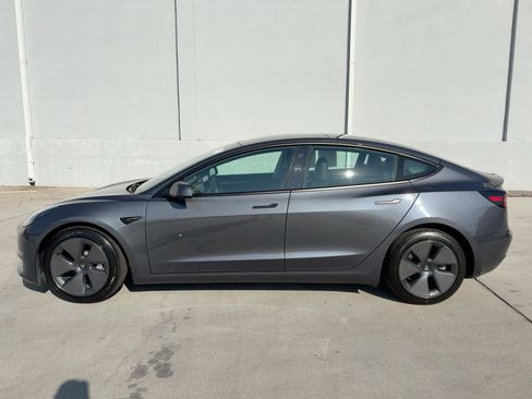 Used 2023 Tesla Model 3 Standard Range image 2