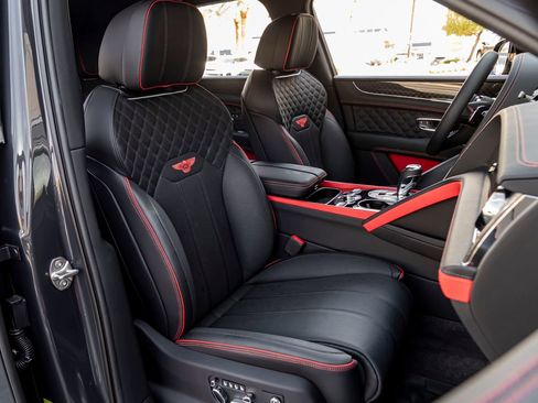Certified 2025 Bentley Bentayga AWD/4WD image 37