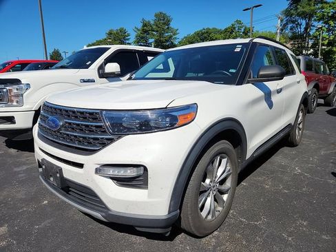 Used 2022 Ford Explorer XLT w/ Equipment Group 202A AWD/4WD image 3