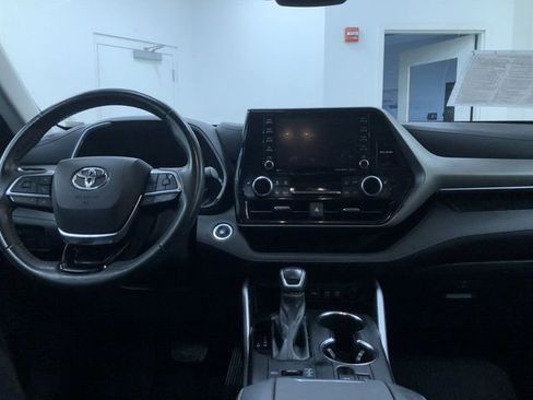 Certified 2021 Toyota Highlander XLE image 17