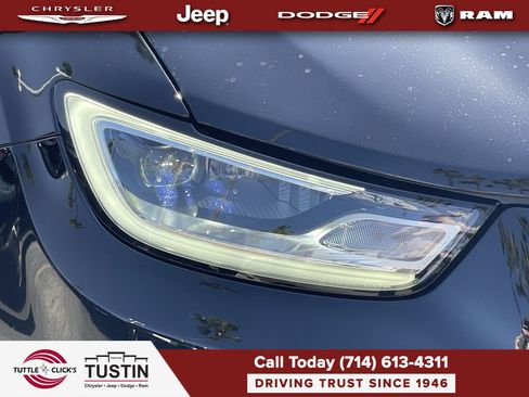 New 2026 Chrysler Pacifica Limited w/ Uconnect Theater Family Group FWD image 7