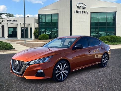 Used 2020 Nissan Altima 2.5 SR w/ Premium Package image 3