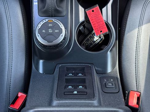 Used 2024 Ford Bronco Black Diamond image 34