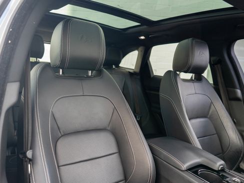 Used 2017 Jaguar F-PACE S image 29