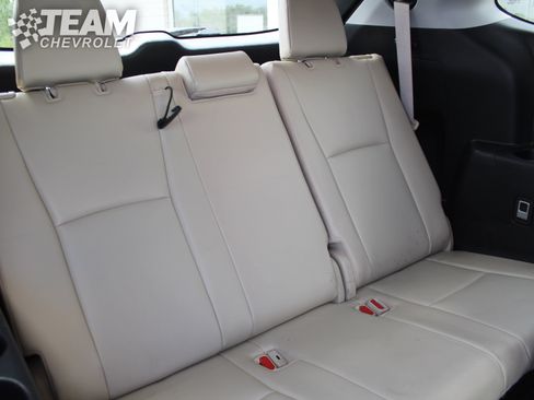 Used 2022 Toyota Highlander XLE AWD/4WD image 29