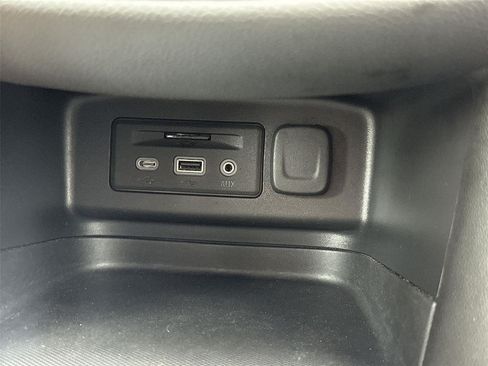 Used 2023 Chevrolet Equinox LT FWD image 36