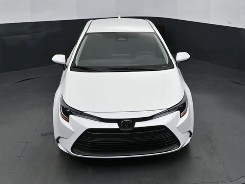 Used 2025 Toyota Corolla LE image 34