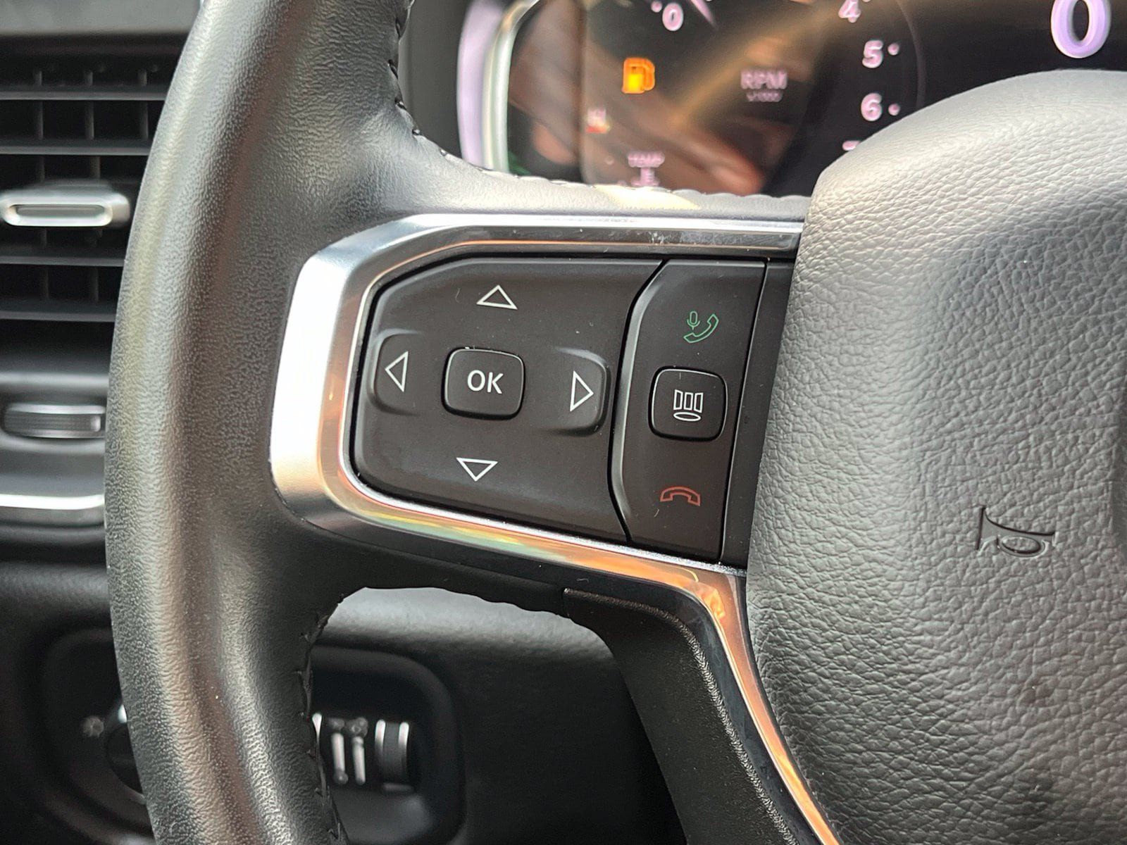 Used 2024 RAM 1500 Laramie AWD/4WD image 29