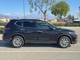 Used 2017 Nissan Rogue SV image 2