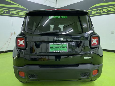 Used 2017 Jeep Renegade Latitude w/ Cold Weather Group image 8