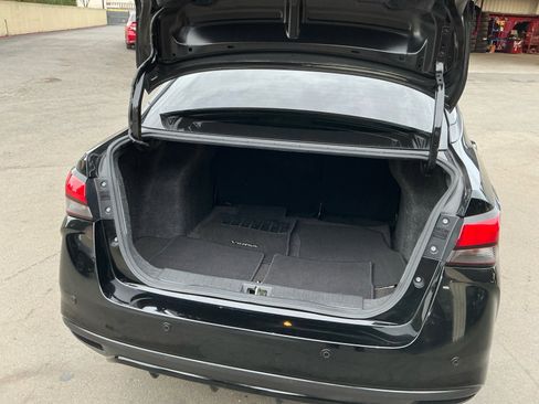 Used 2020 Nissan Versa SR w/ Convenience Package image 25