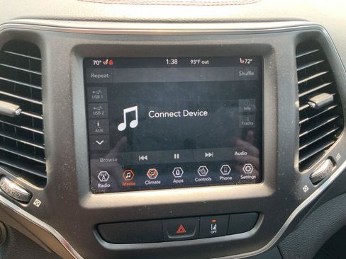 Used 2022 Jeep Cherokee Trailhawk AWD/4WD image 30