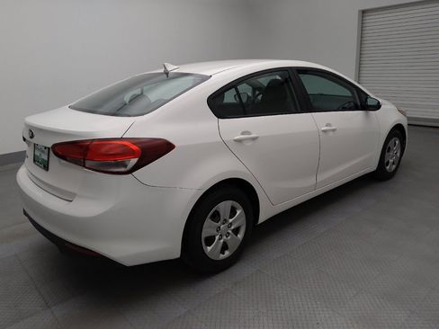 Used 2017 Kia Forte LX image 9