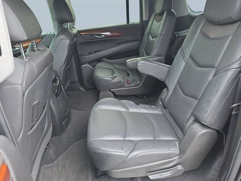 Used 2016 Cadillac Escalade ESV Luxury RWD image 25