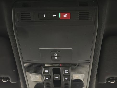 Used 2024 Volkswagen Tiguan SE R-Line image 38