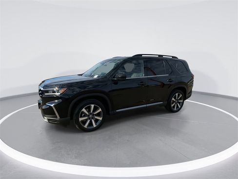 Used 2025 Honda Pilot Touring image 6