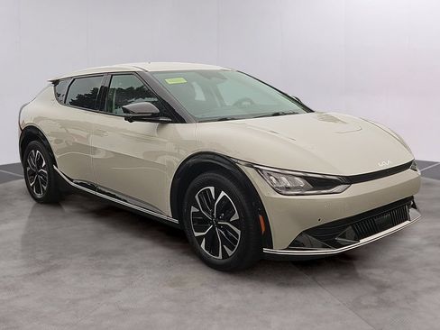 Certified 2023 Kia EV6 Wind w/ Wind Technology Package AWD/4WD image 3